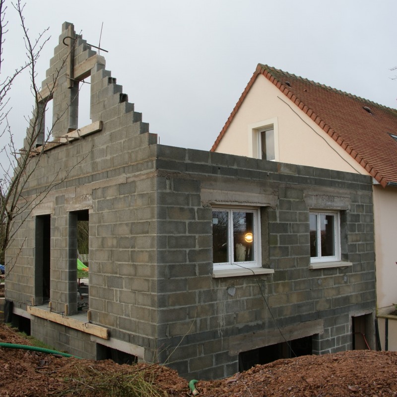 Extension-plan-avant-projet-pose-poutre-beton-grue-cloison-isolation-terrassement-puisard-depiquetage-5.jpg